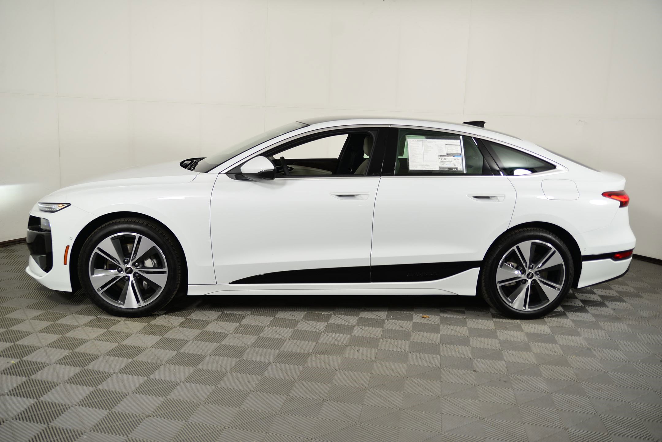 New 2025 Audi A6 e-tron Premium Plus image 2