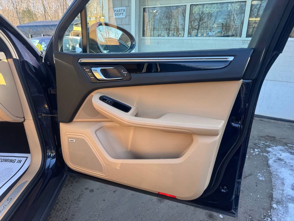 Used 2017 Porsche Macan S image 27