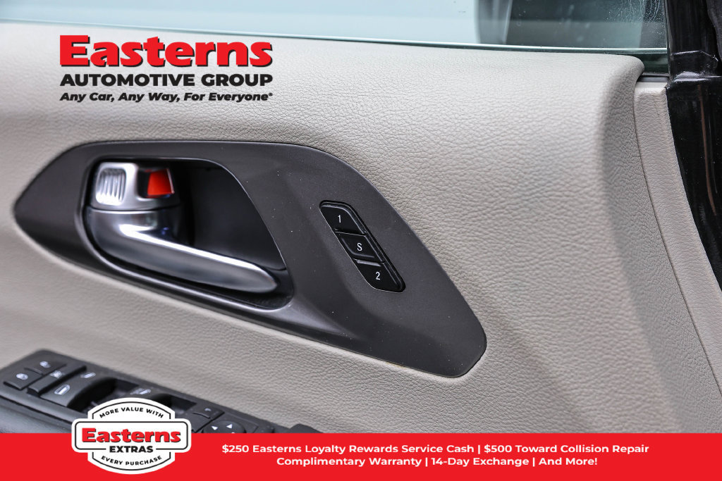Used 2023 Chrysler Pacifica Touring-L FWD image 22