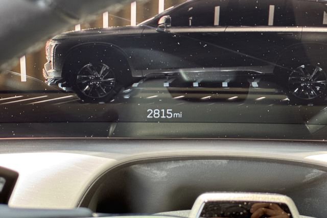 Used 2026 Cadillac Vistiq Premium Luxury w/ LPO, Floor Liner Package AWD/4WD image 28