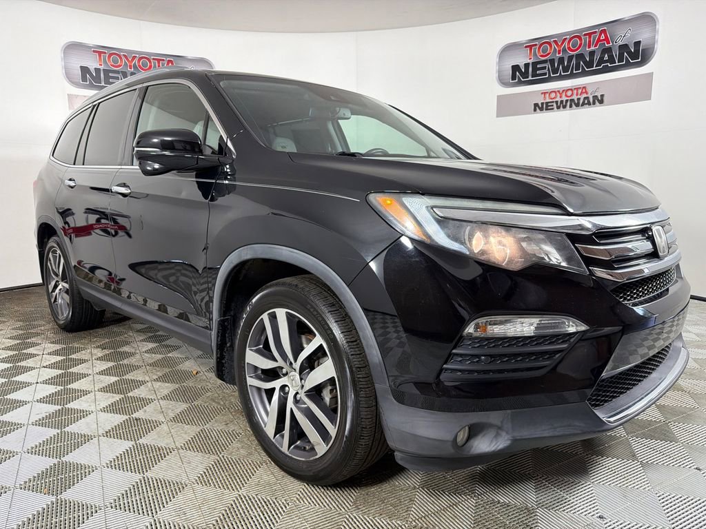 Used 2017 Honda Pilot Touring image 1