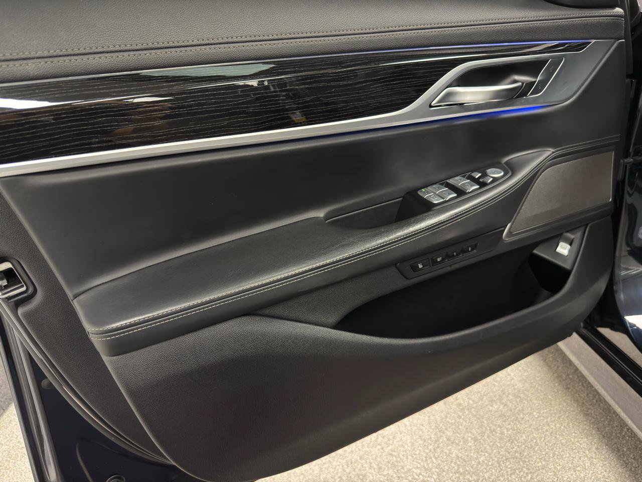 Used 2019 BMW 750i xDrive w/ M Sport Package AWD/4WD image 14