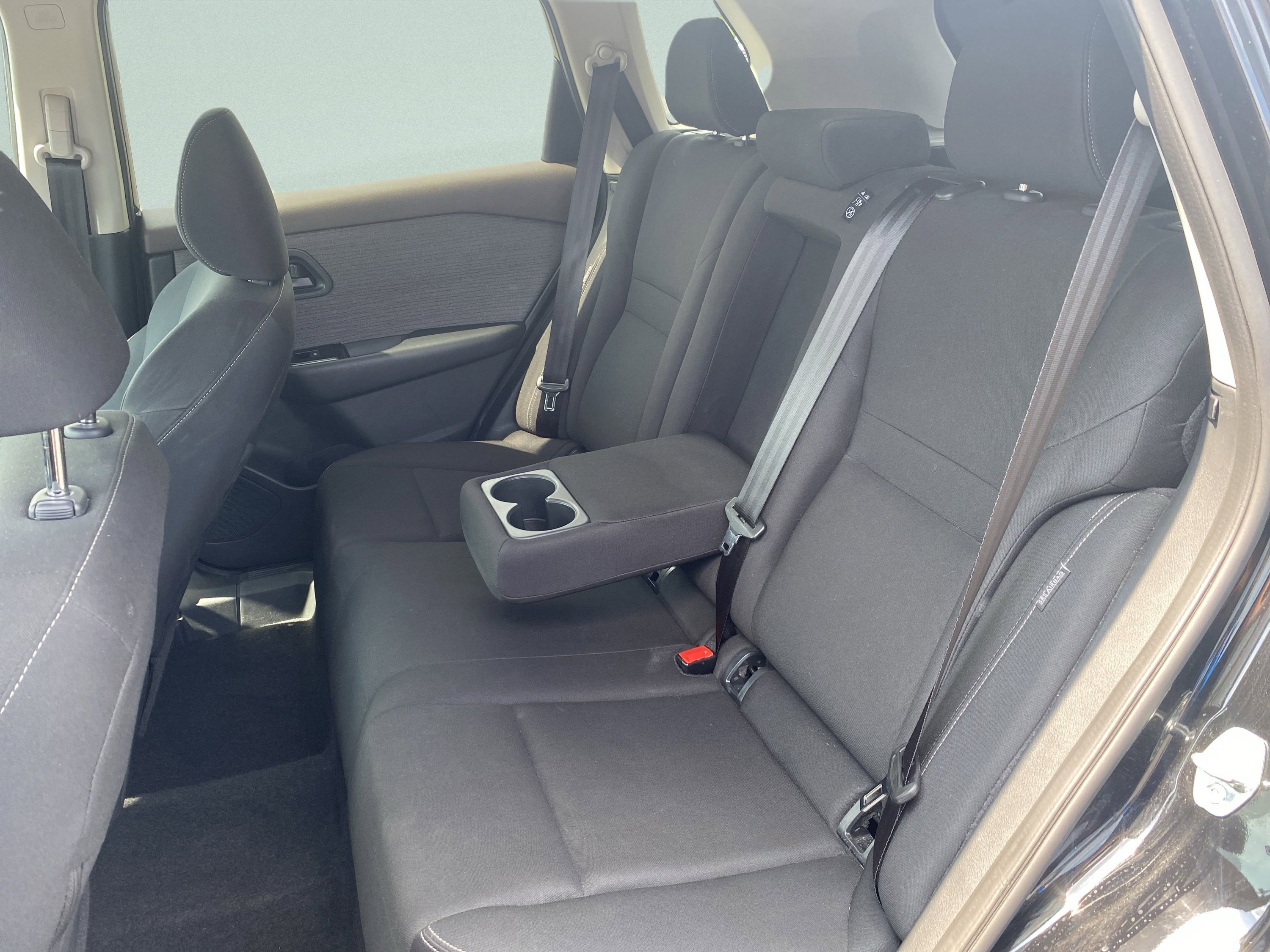 Used 2023 Nissan Rogue S image 31