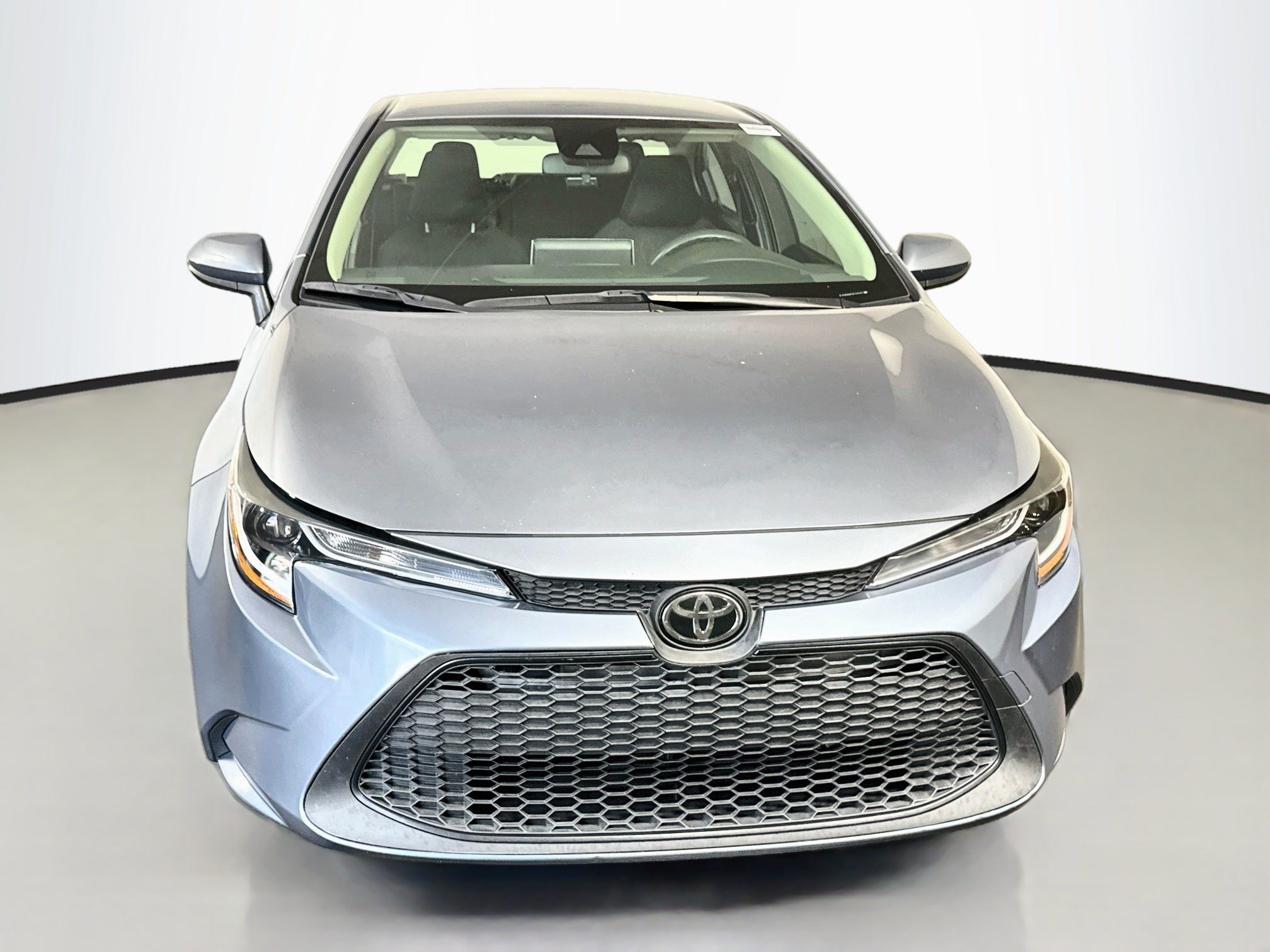 Used 2021 Toyota Corolla LE FWD image 2