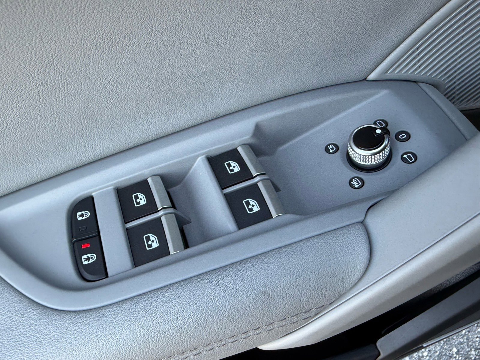 Used 2024 Audi Q5 e Premium Plus w/ Premium Plus Package image 44