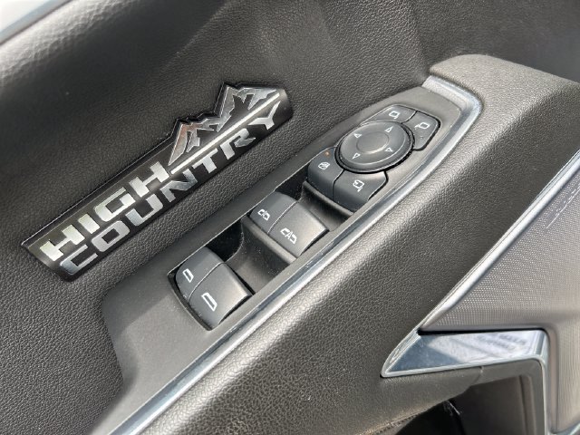 Used 2024 Chevrolet Silverado 1500 High Country w/ Technology Package AWD/4WD image 11