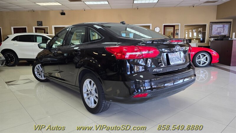 Used 2018 Ford Focus SE FWD image 3