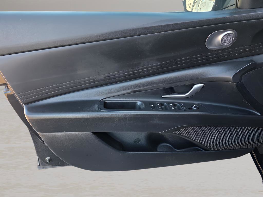 Certified 2022 Hyundai Elantra SEL image 16