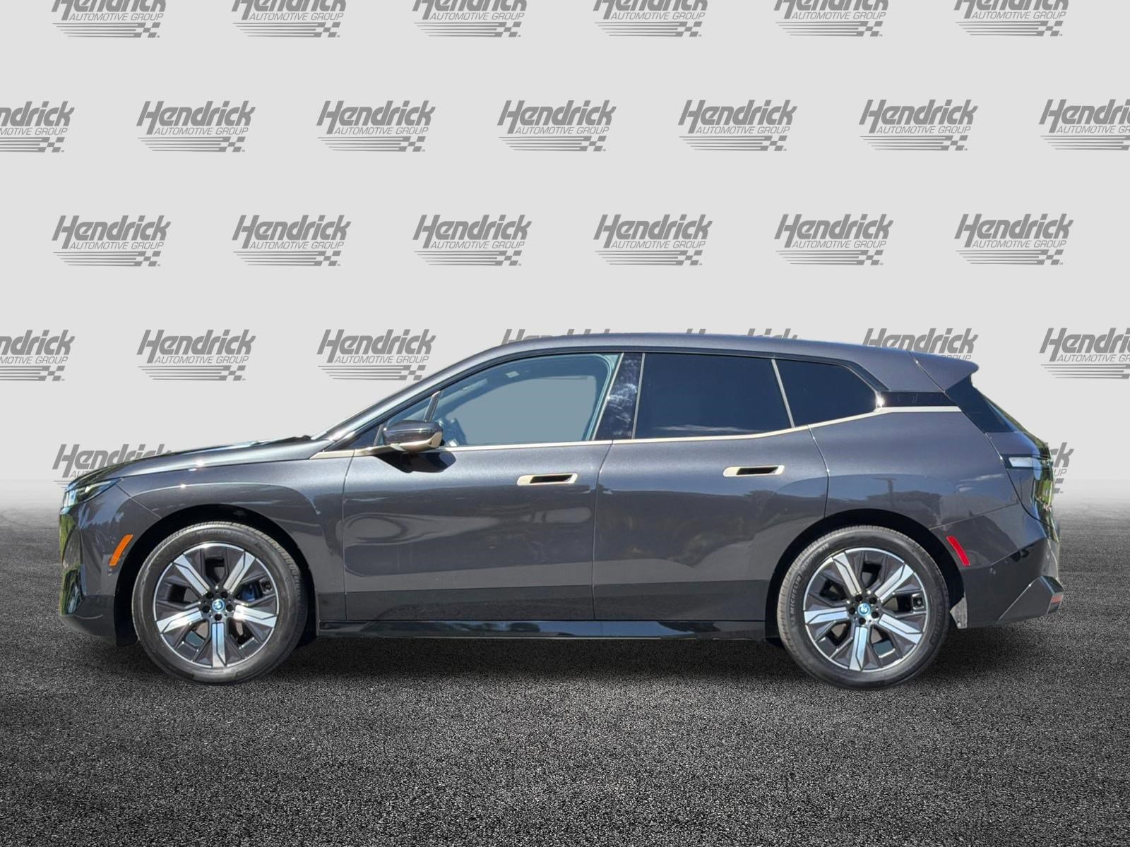 Used 2023 BMW iX xDrive50 w/ Sport Package AWD/4WD image 8