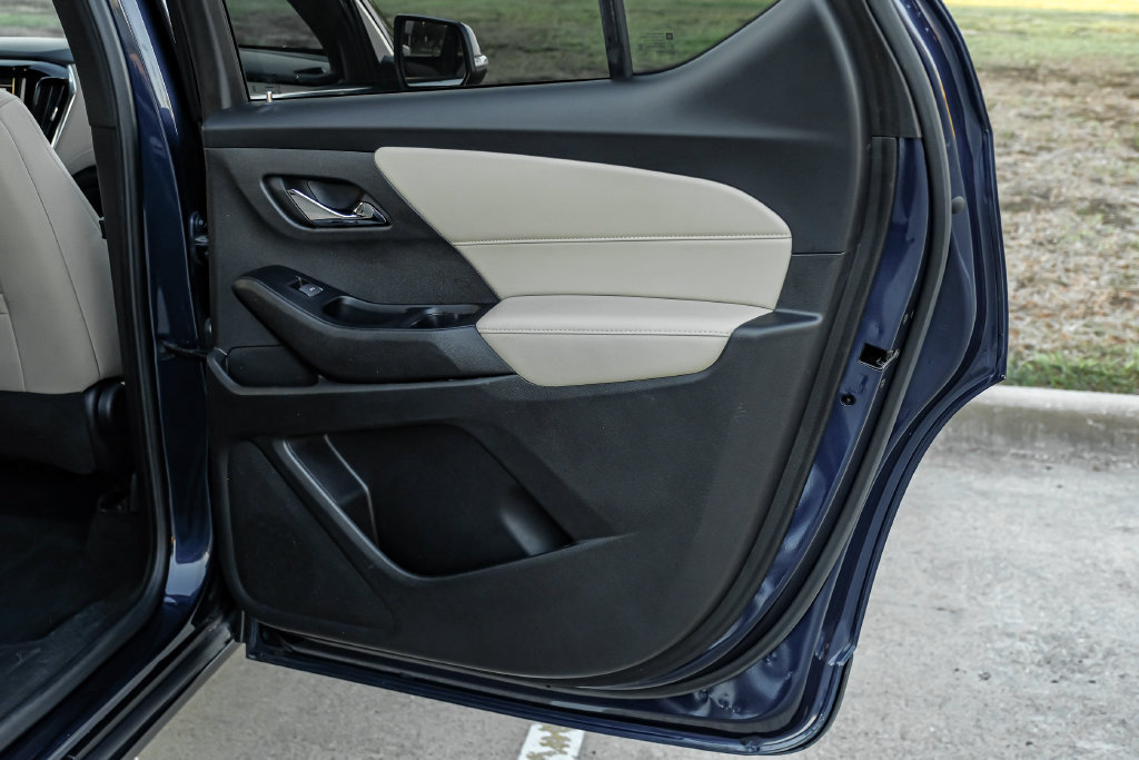 Used 2023 Chevrolet Traverse LS w/ Safety Package FWD image 49
