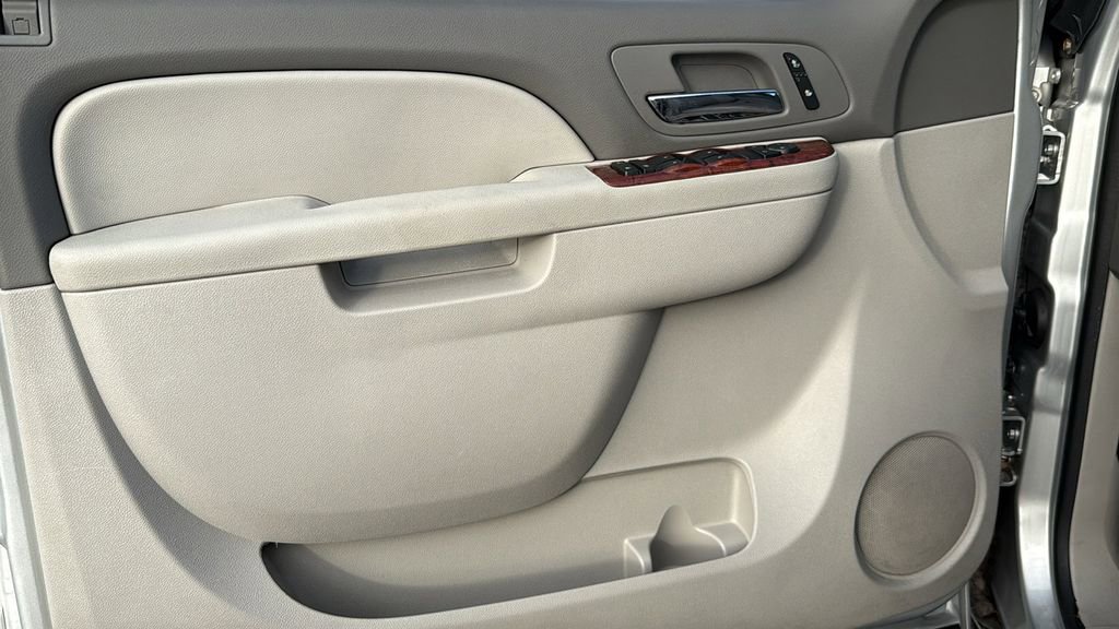 Used 2014 Chevrolet Tahoe LT RWD image 19