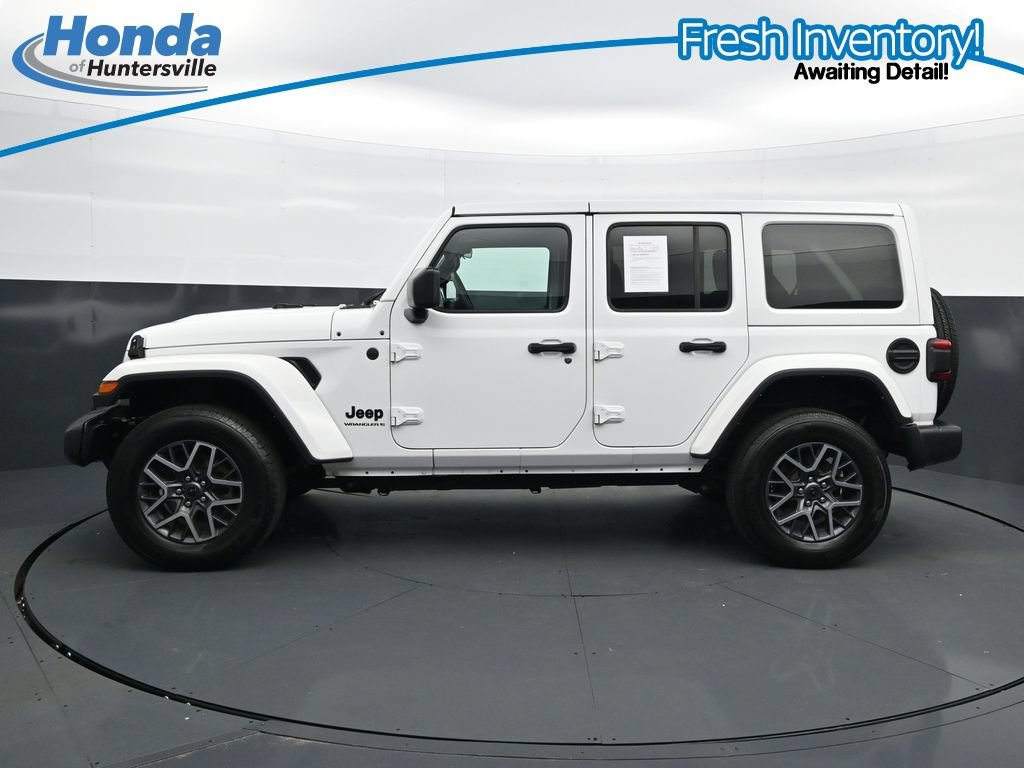 Used 2025 Jeep Wrangler Unlimited Sahara AWD/4WD image 6