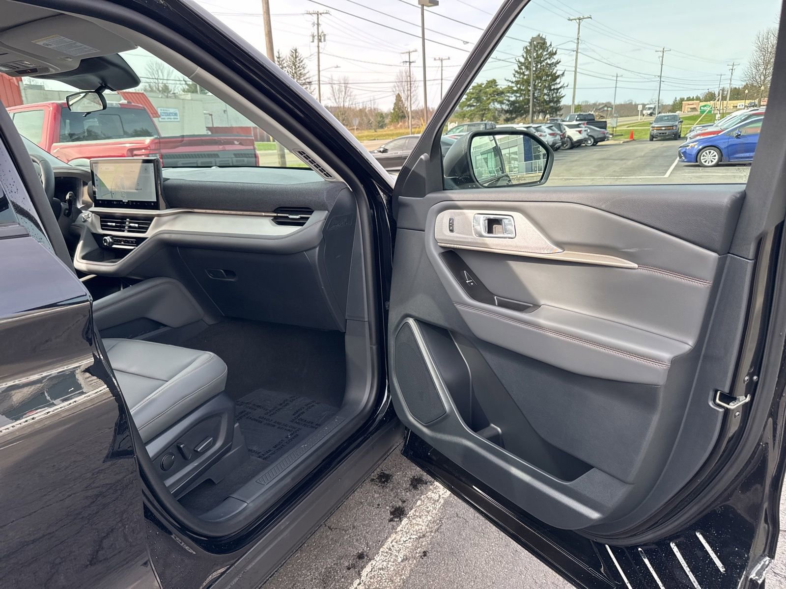 New 2026 Ford Explorer Active w/ Active Comfort Package image 32
