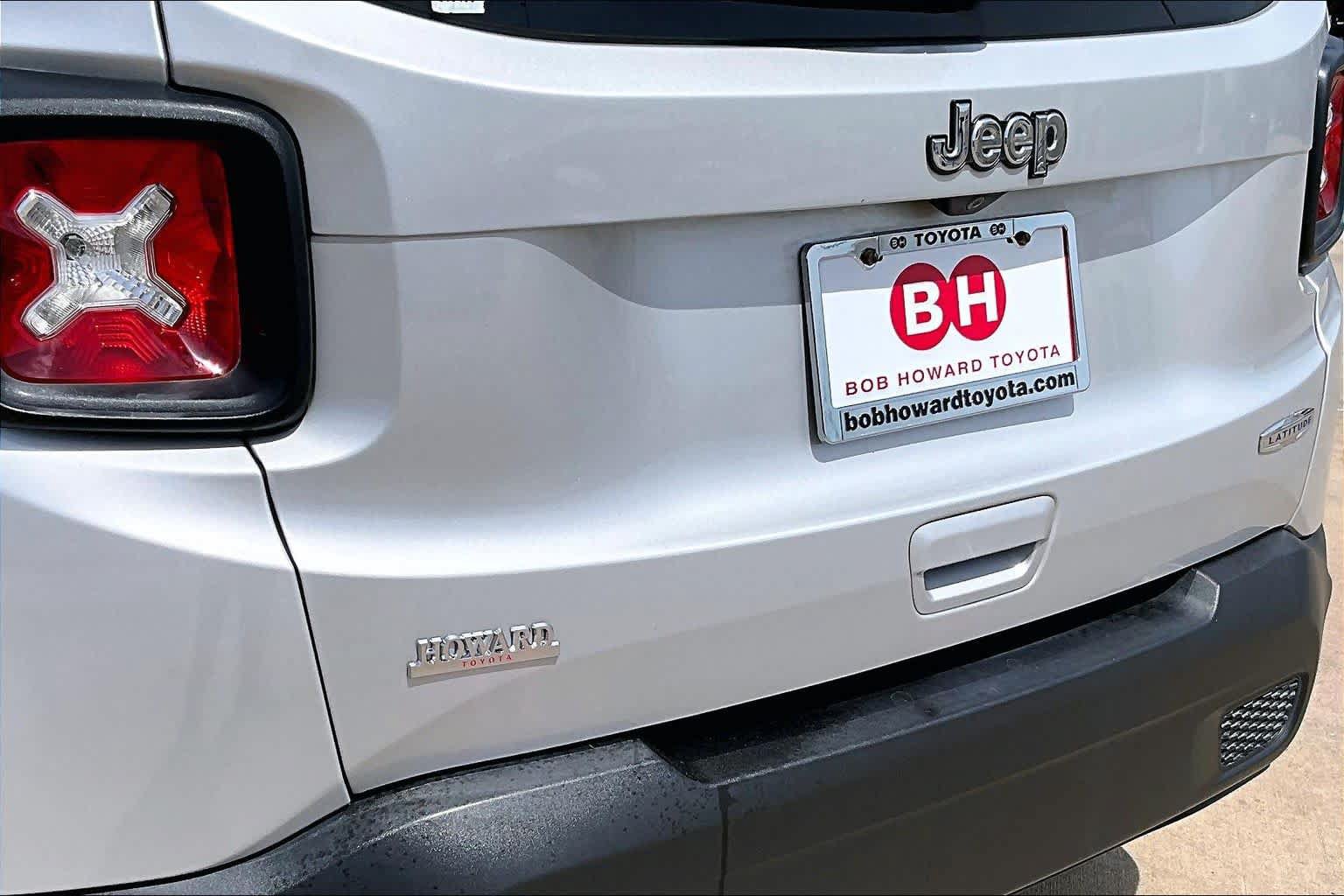 Used 2018 Jeep Renegade Latitude FWD image 29
