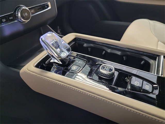 New 2026 Volvo XC90 B6 Plus w/ Protection Package Premier image 25