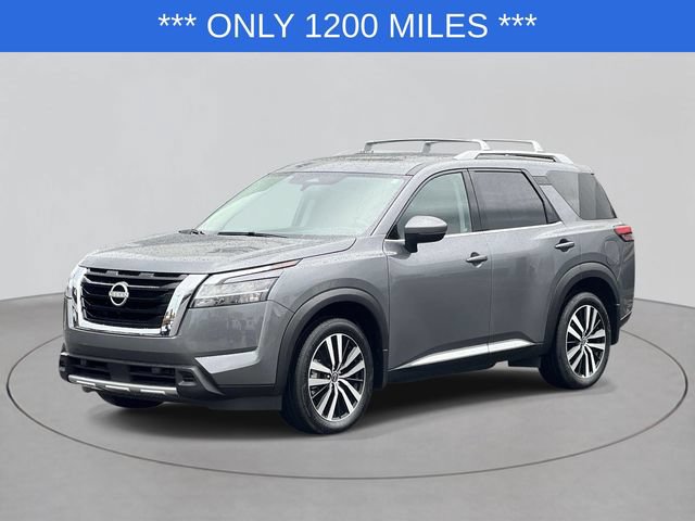 Used 2024 Nissan Pathfinder Platinum w/ Cargo Package