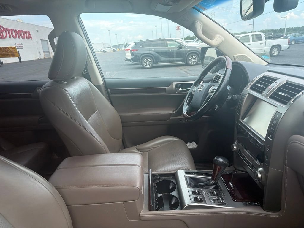 Used 2017 Lexus GX 460 Luxury AWD/4WD image 3