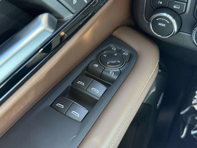 Used 2025 Chevrolet Tahoe High Country AWD/4WD image 19