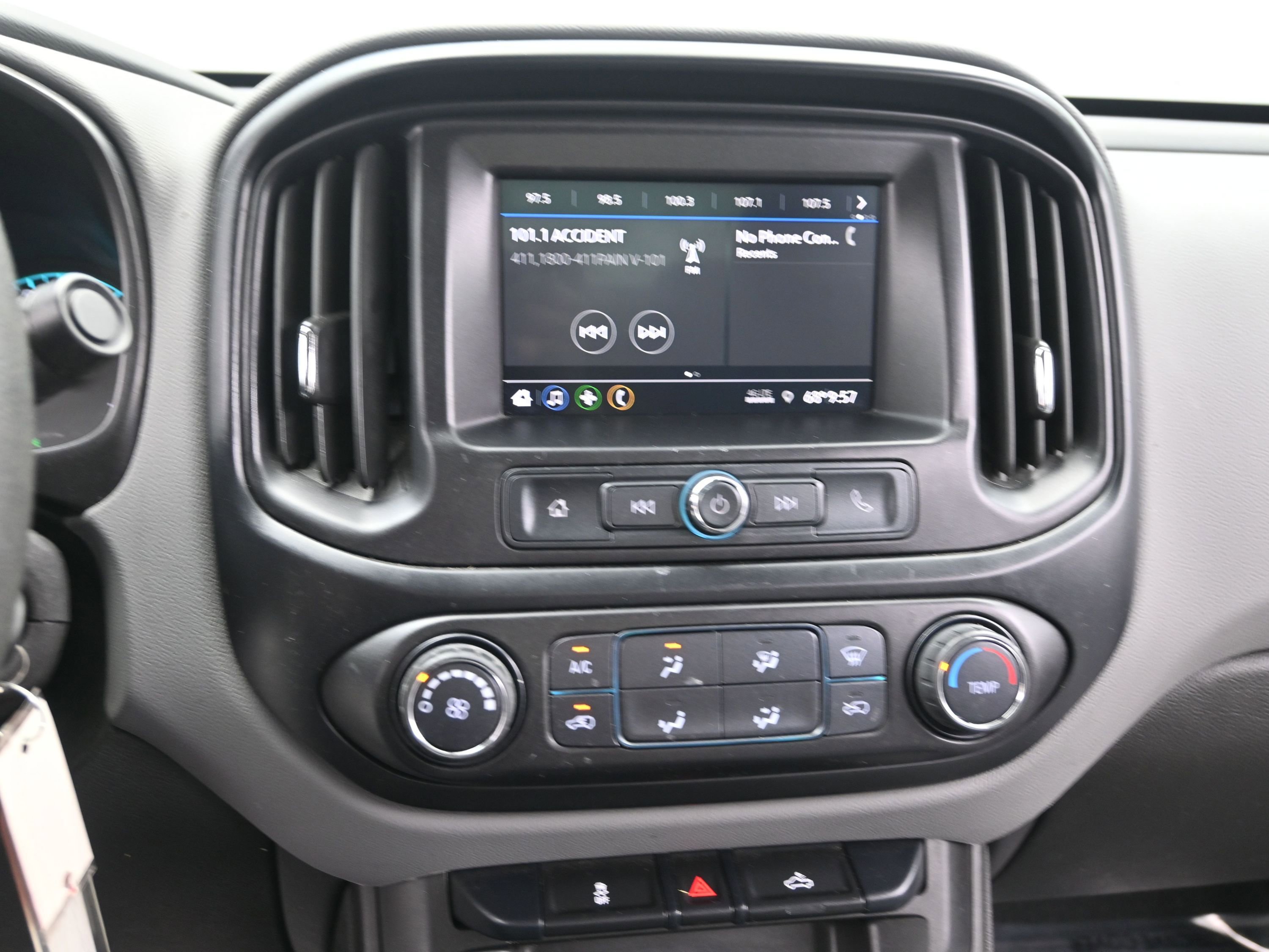 Used 2022 Chevrolet Colorado W/T image 16