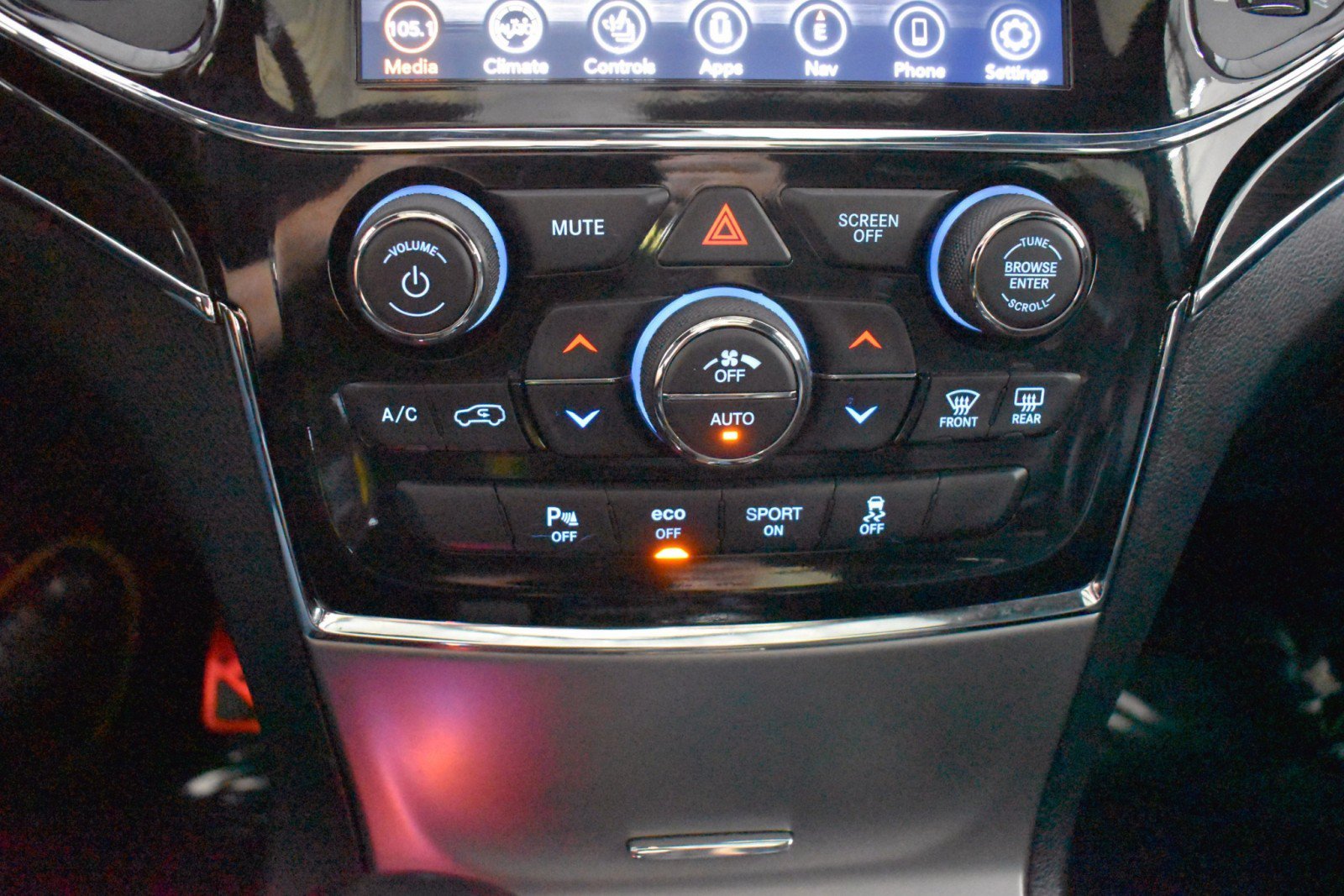 Used 2020 Jeep Grand Cherokee Overland AWD/4WD image 20