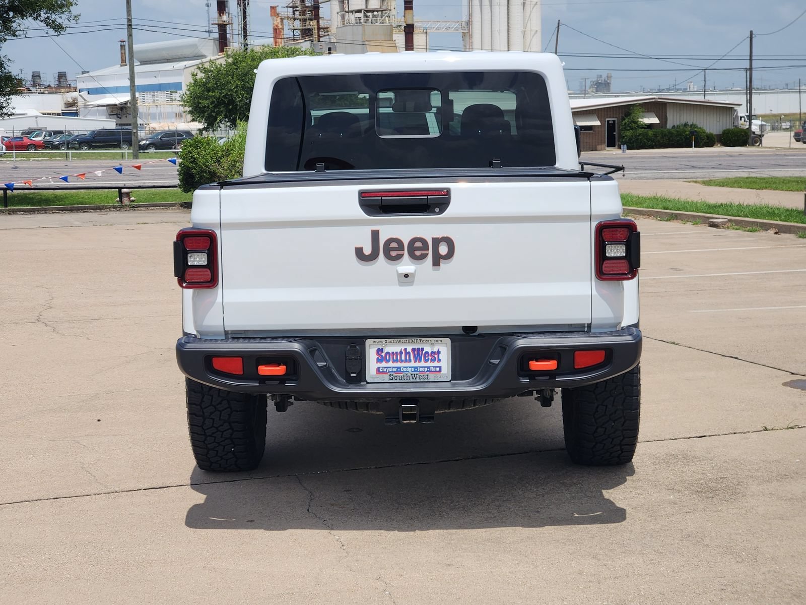 Used 2025 Jeep Gladiator Mojave w/ Convenience Group AWD/4WD image 8