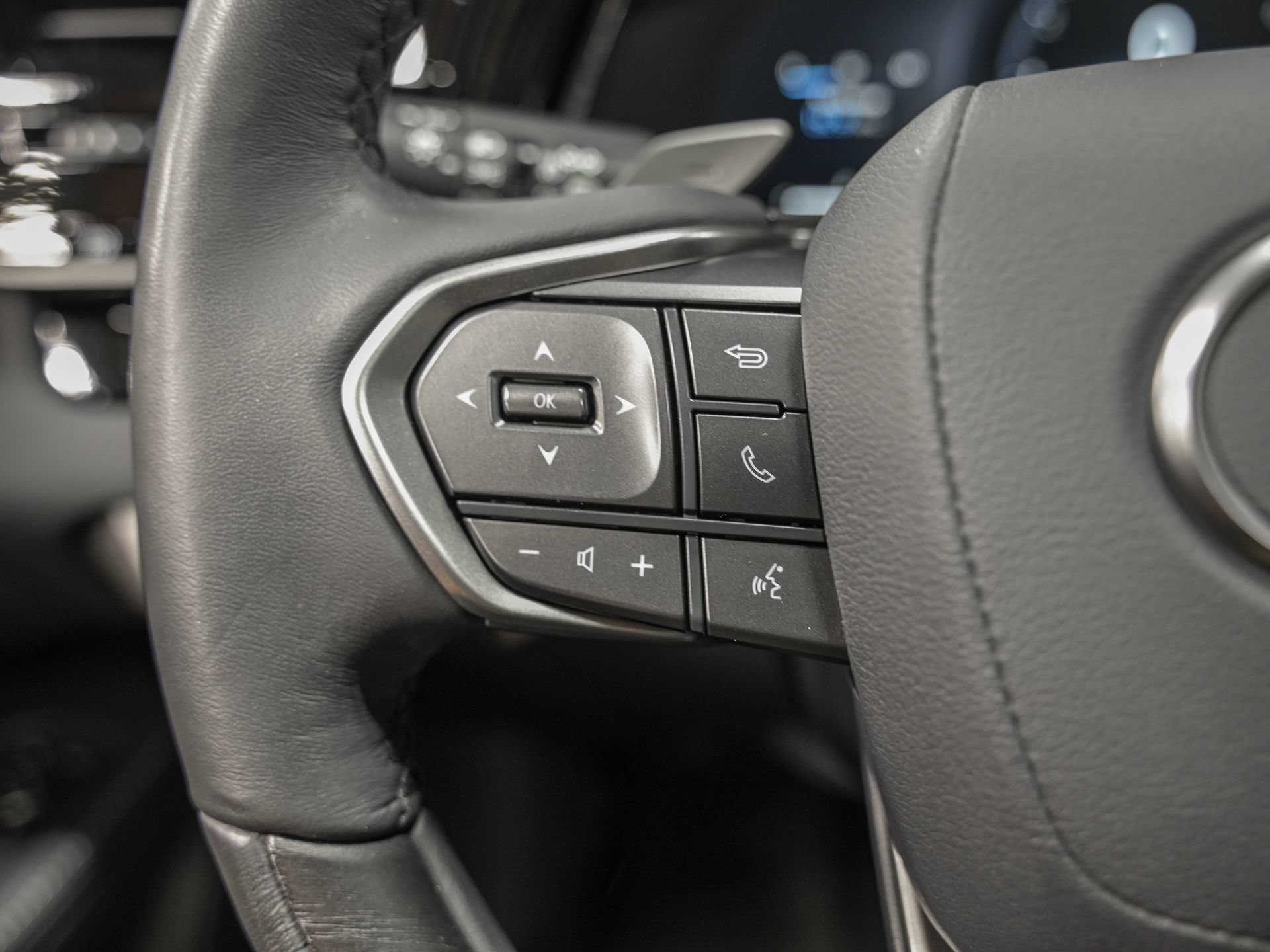 Used 2025 Lexus RX 350 Premium w/ Accessory Package AWD/4WD image 19