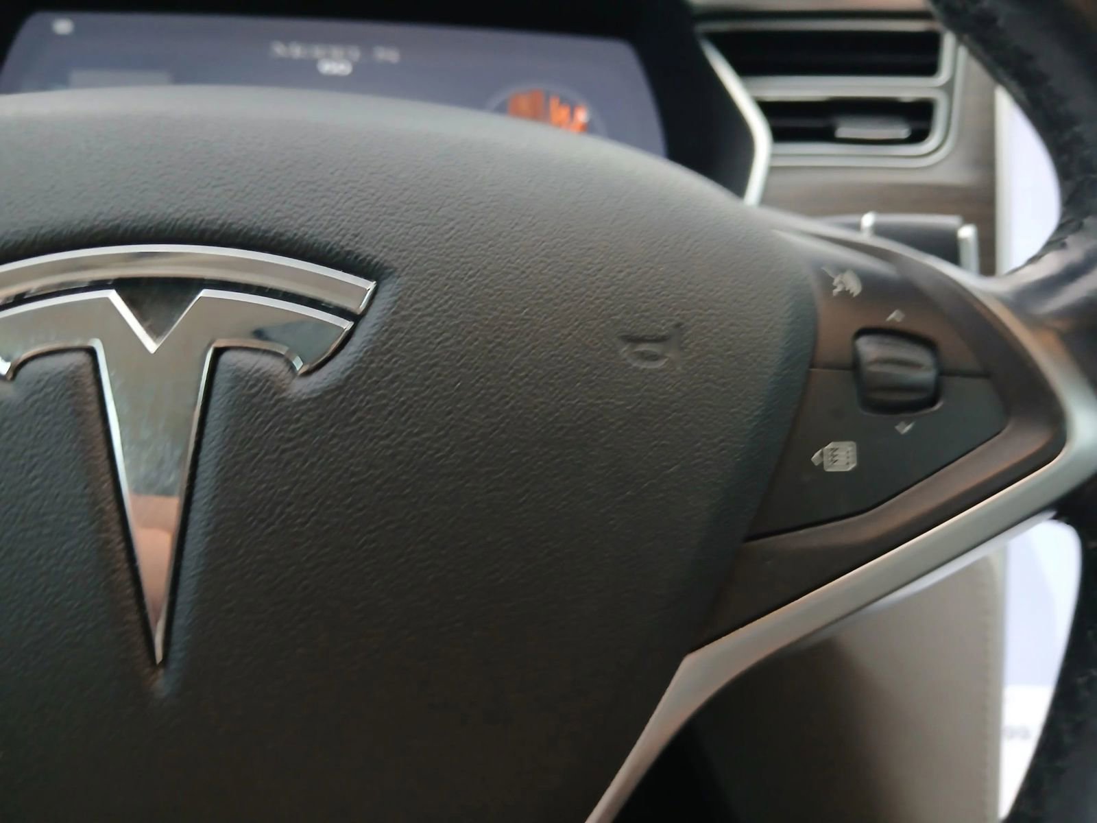 Used 2015 Tesla Model S 60 image 28