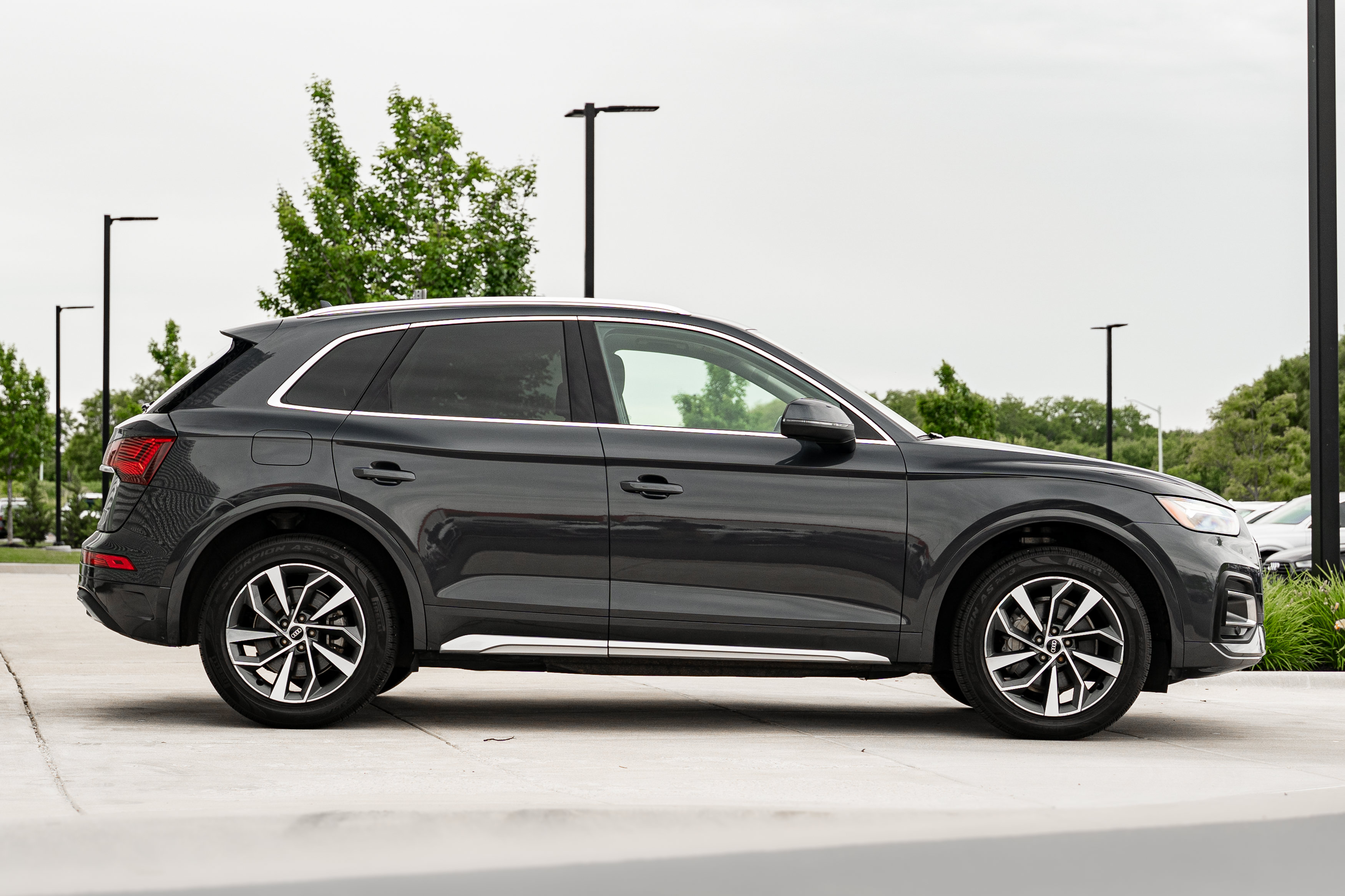 Used 2021 Audi Q5 2.0T Premium Plus w/ Premium Plus Package AWD/4WD image 3