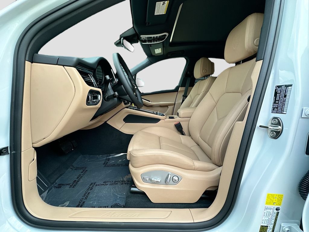 New 2026 Porsche Macan AWD/4WD image 5