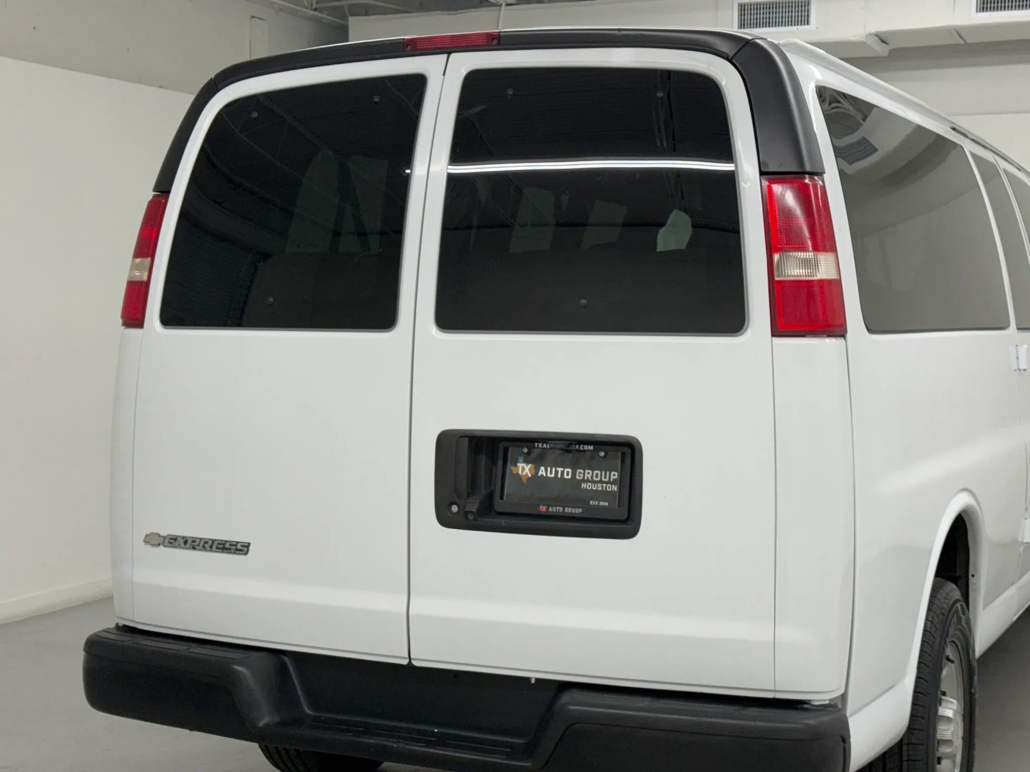 Used 2019 Chevrolet Express 3500 LS RWD image 31