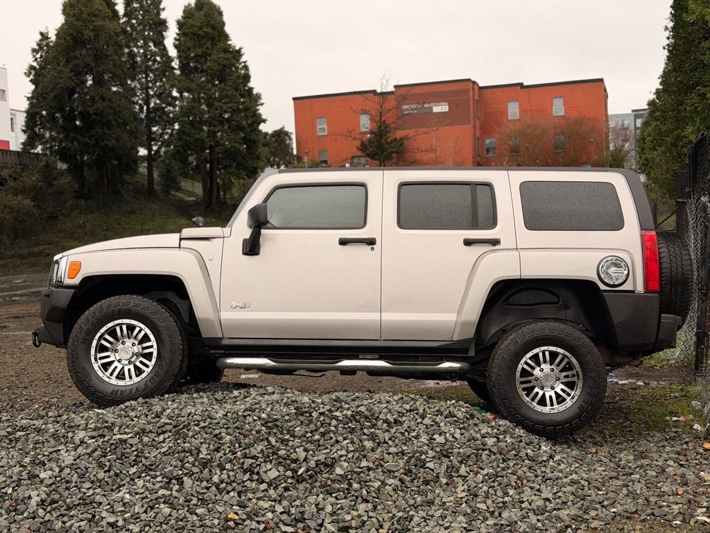 Used 2007 HUMMER H3 image 6