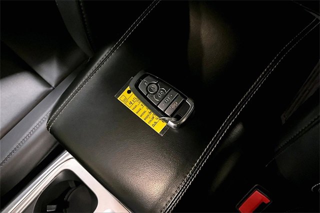 Used 2022 Ford Explorer XLT w/ Equipment Group 202A image 28