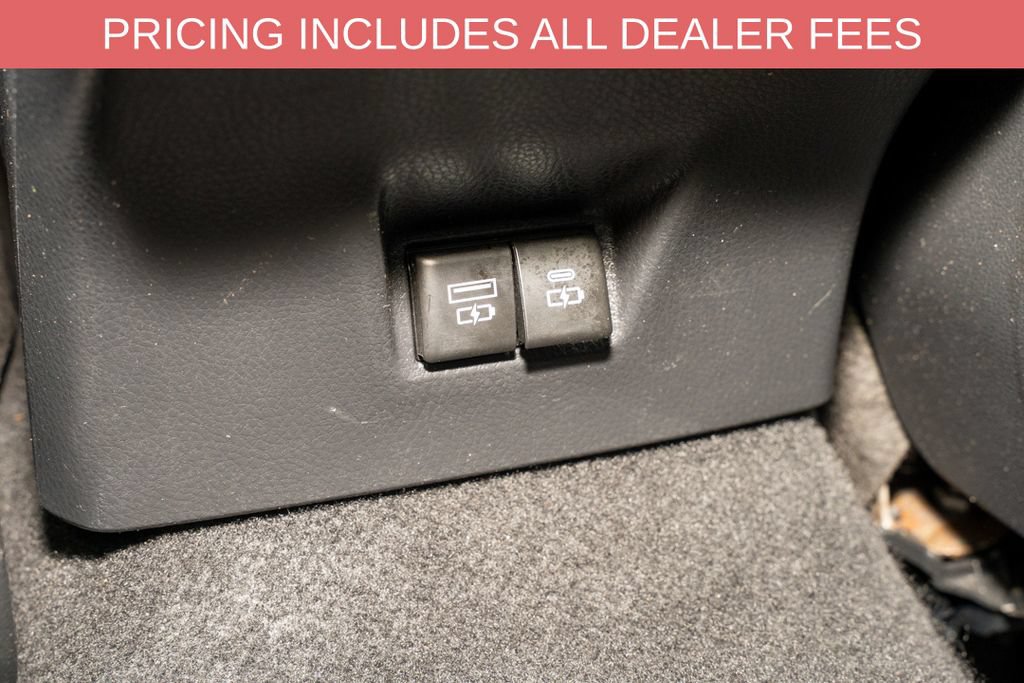 Used 2025 Toyota Camry SE FWD image 7