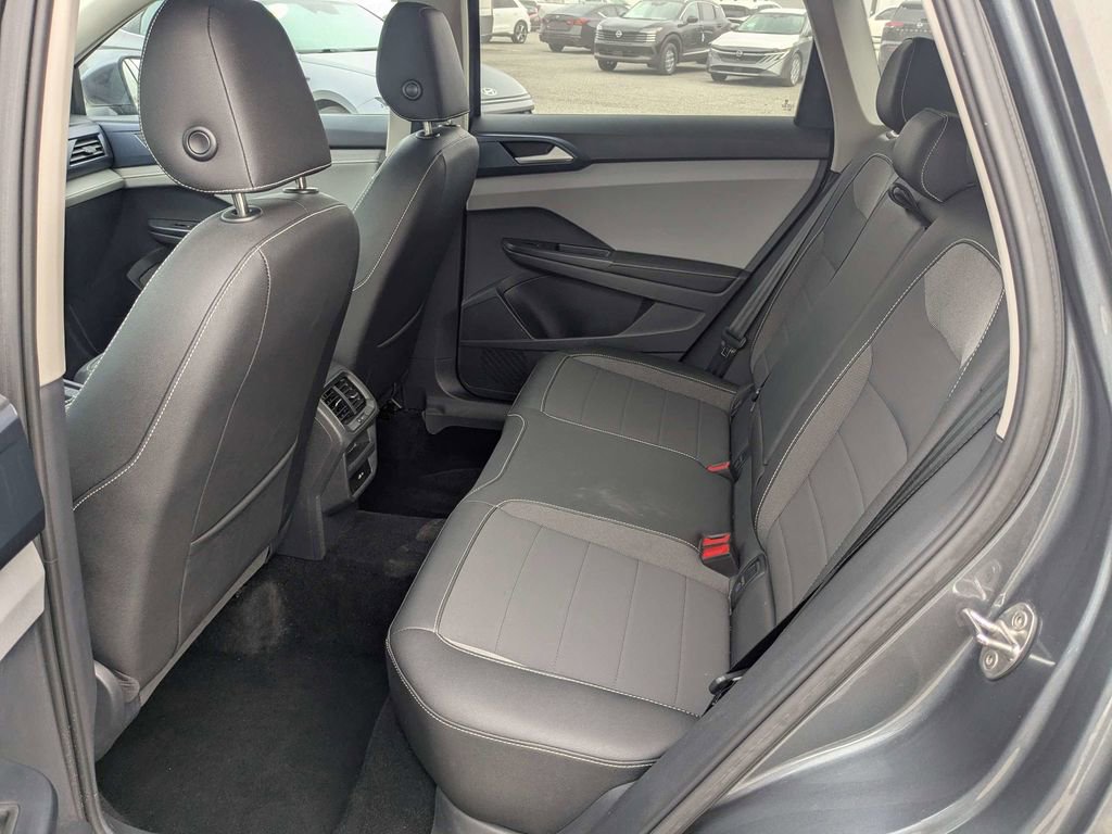 Used 2024 Volkswagen Taos SE FWD image 14