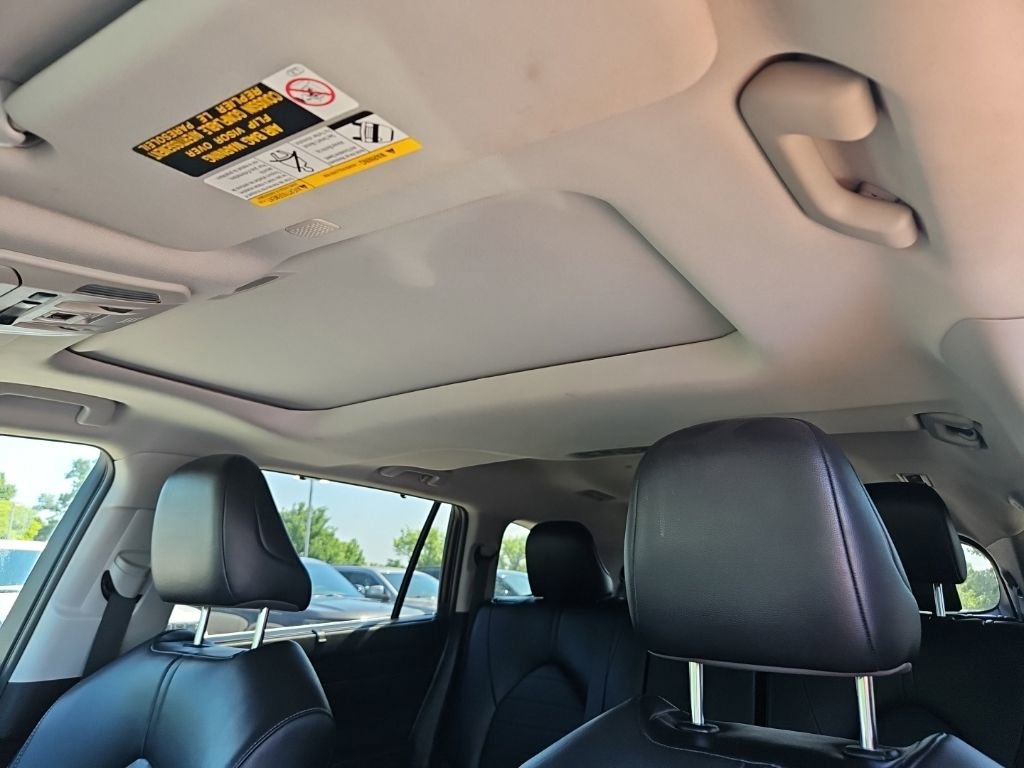 Used 2022 Toyota Highlander XLE AWD/4WD image 17