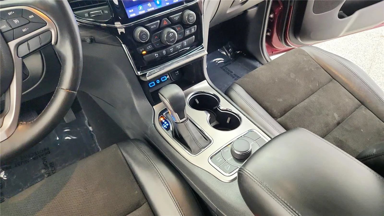 Used 2020 Jeep Grand Cherokee Laredo w/ Quick Order Package 2BN North AWD/4WD image 33