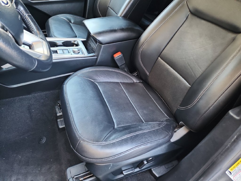 Used 2023 Ford Explorer Limited w/ Equipment Group 301A AWD/4WD image 17