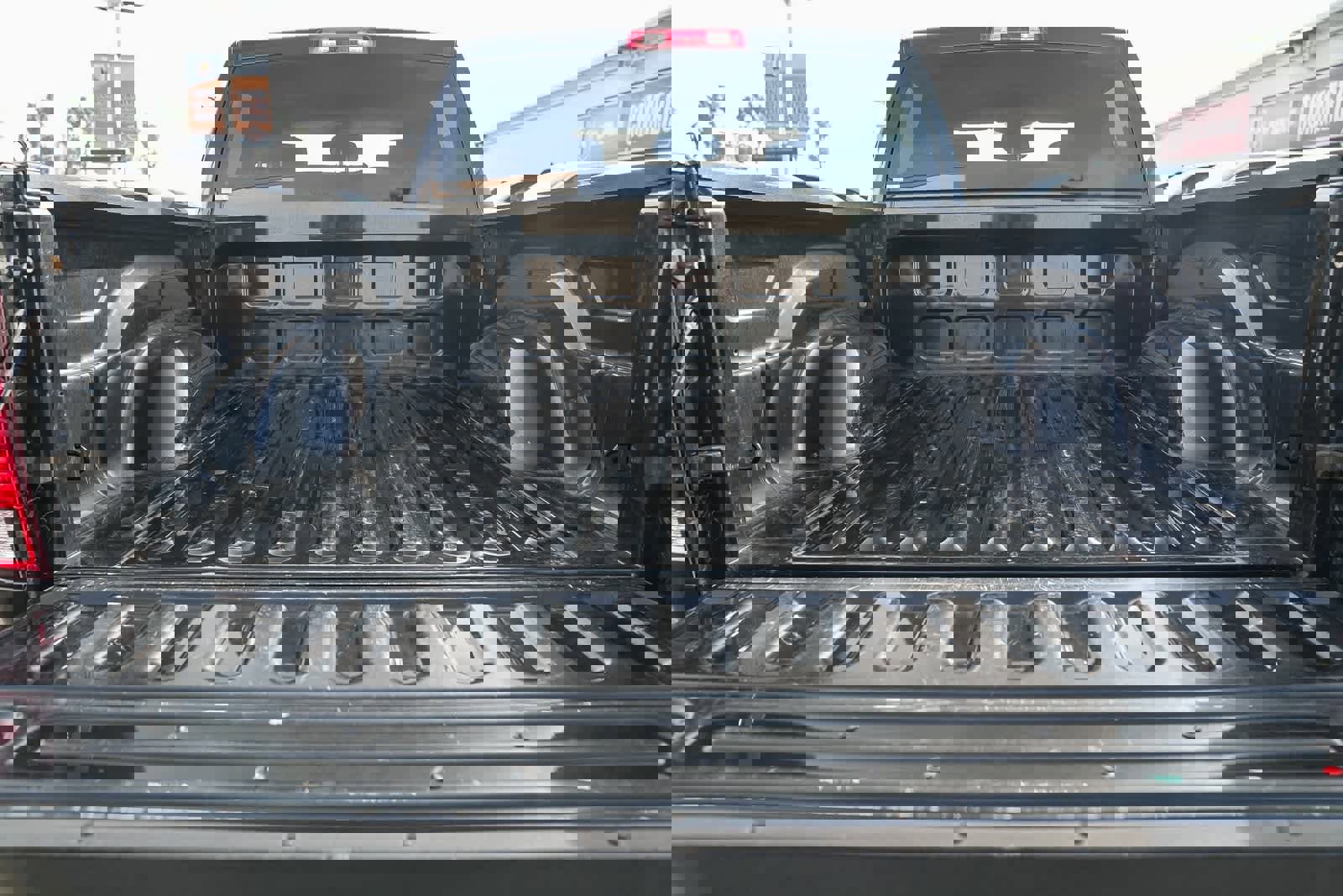 Used 2018 RAM 1500 Express image 24