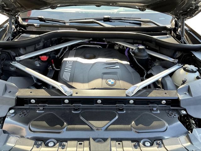 Used 2024 BMW X7 xDrive40i w/ M Sport Package AWD/4WD image 32