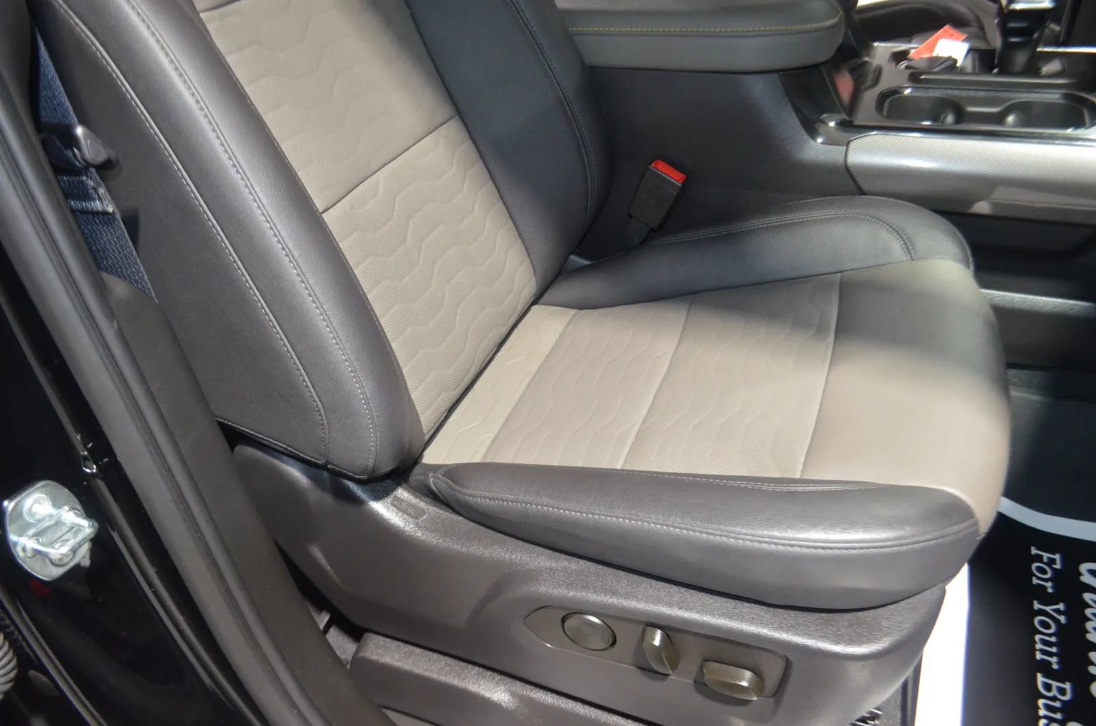 Used 2023 Chevrolet Silverado 1500 ZR2 w/ Technology Package image 37