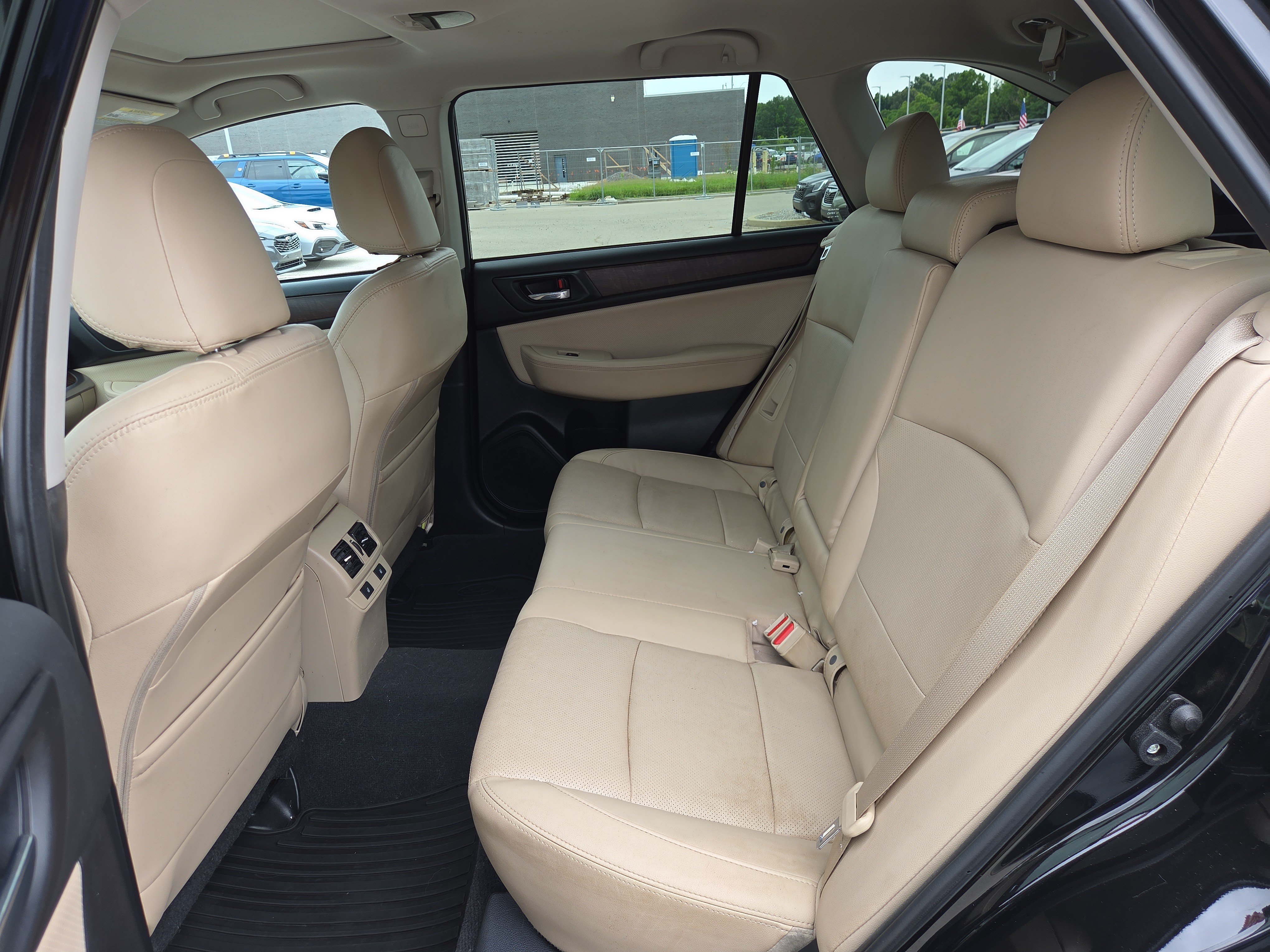 Used 2017 Subaru Outback 2.5i Limited AWD/4WD image 11