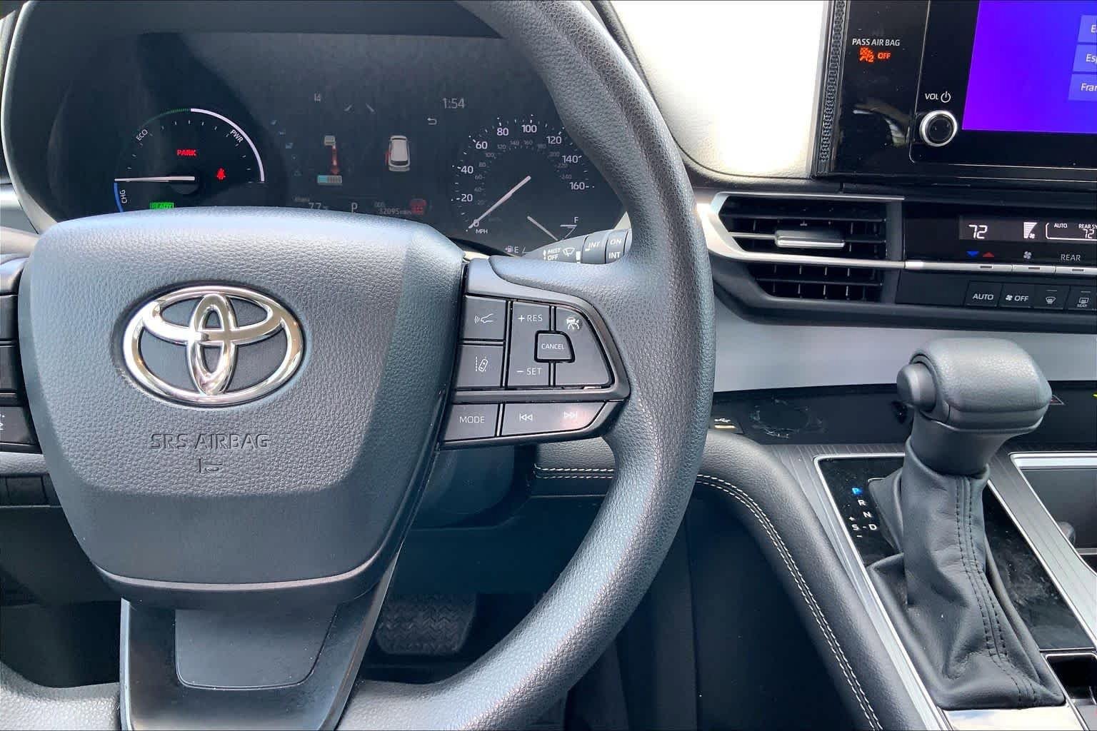 Used 2025 Toyota Sienna LE FWD image 24