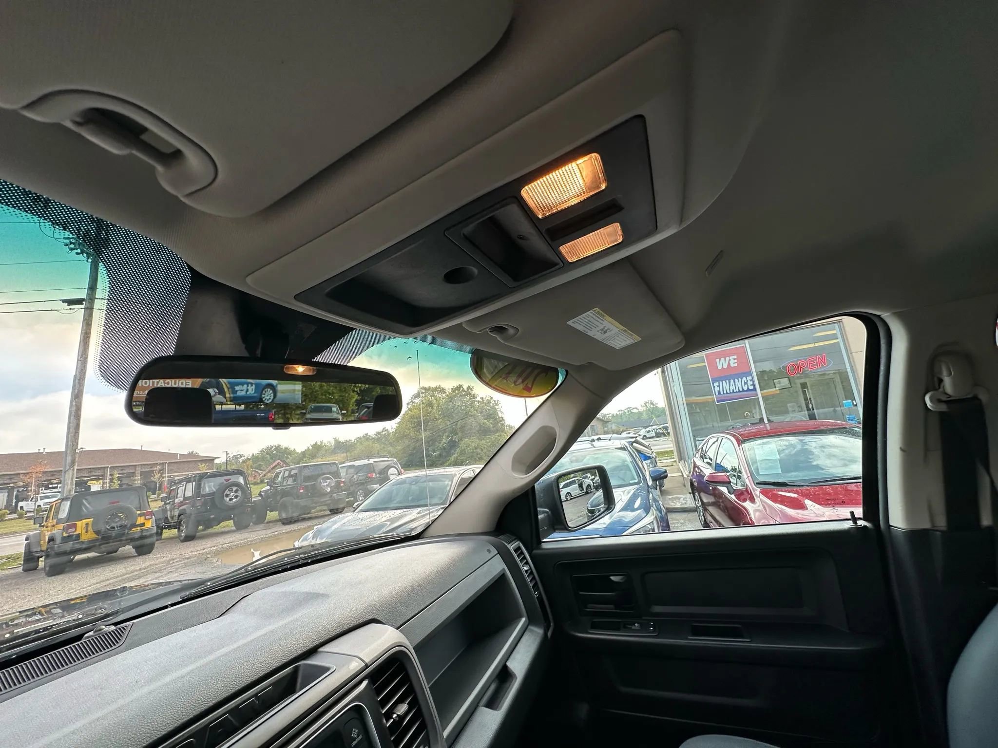 Used 2017 RAM 1500 Express image 20