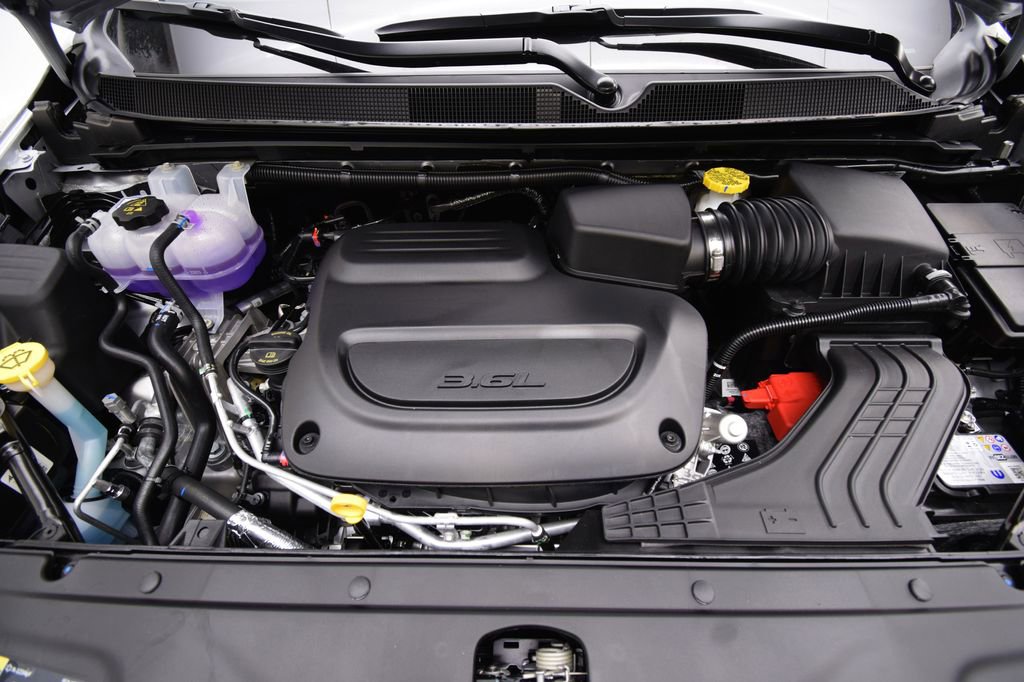 New 2026 Chrysler Pacifica Select w/ S Appearance Package FWD image 11