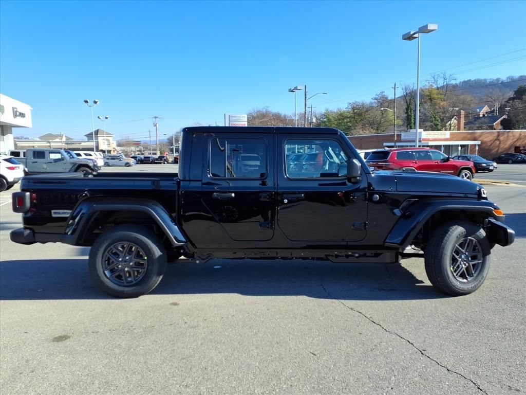 New 2026 Jeep Gladiator Sport AWD/4WD image 3