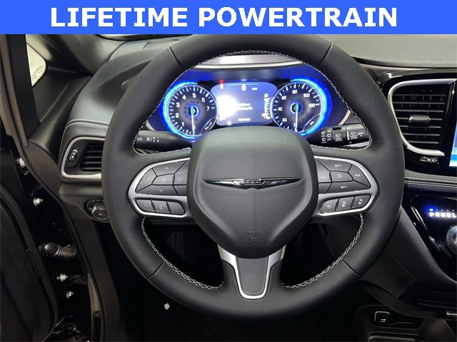 New 2026 Chrysler Pacifica Select image 20