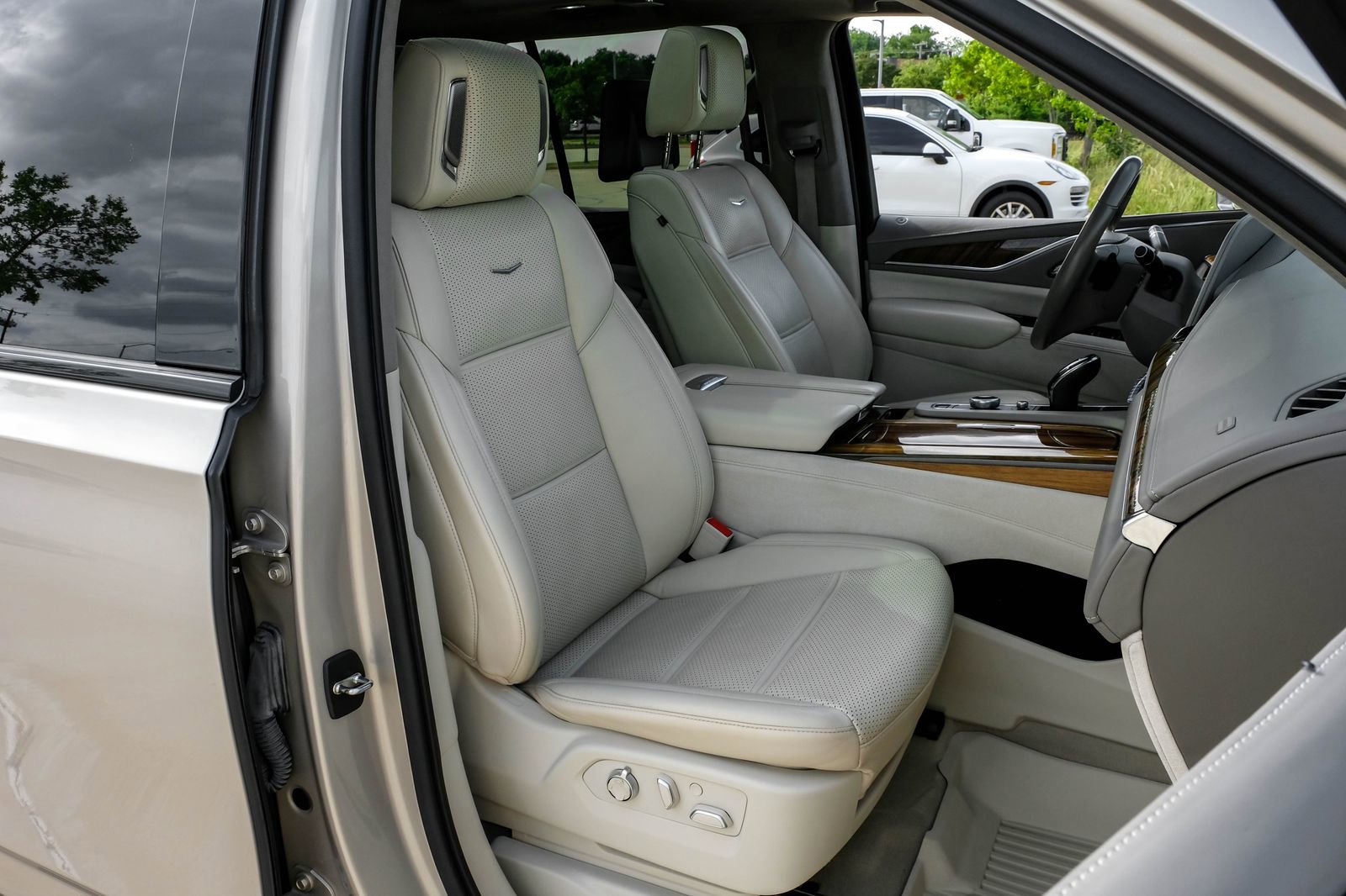 Used 2021 Cadillac Escalade Sport Platinum AWD/4WD image 39