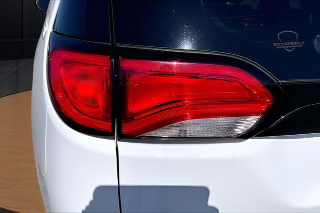 Used 2022 Chrysler Voyager LX image 31