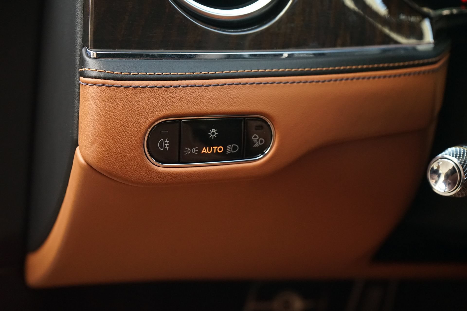 Used 2022 Bentley Flying Spur Plug-In Hybrid AWD/4WD image 31