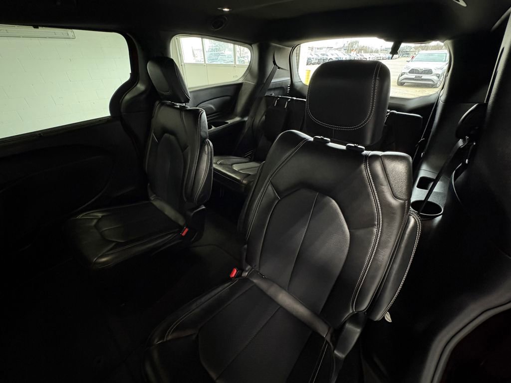 Used 2025 Chrysler Pacifica Select image 37